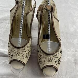 Sam Edelman Woman’s Sandals Size 6.5 M Block Wood Heels Tan Leather Laser Cut